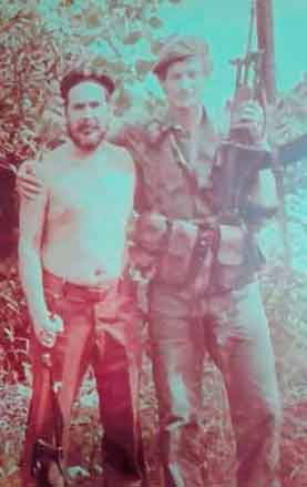 Juan Marenco (qepd) junto a Glauco Robelo, jefe de la Unidad de Combate Rufo Marin, en Nimboja, Masaya el 23 de junio de1979, día de la liberación de la ciudad