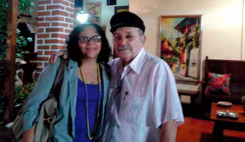 Maira con el padre Miguel d´Escoto, miembro del Consejo Editorial de Visión Sandinista