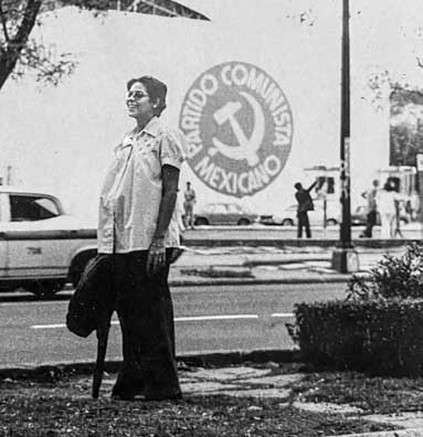 Maira en una avenida de México.