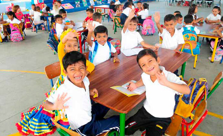 Sistema educativo responde a los intereses del pueblo